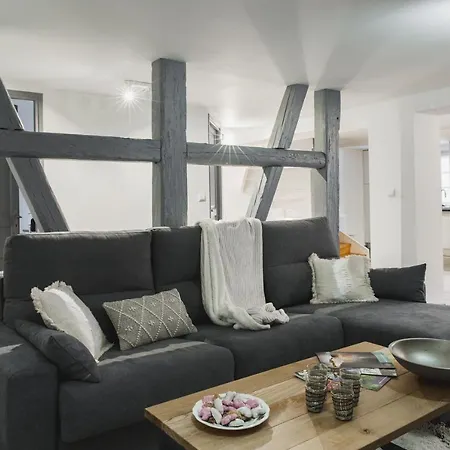 Hissla Le Schlupf & La Perle