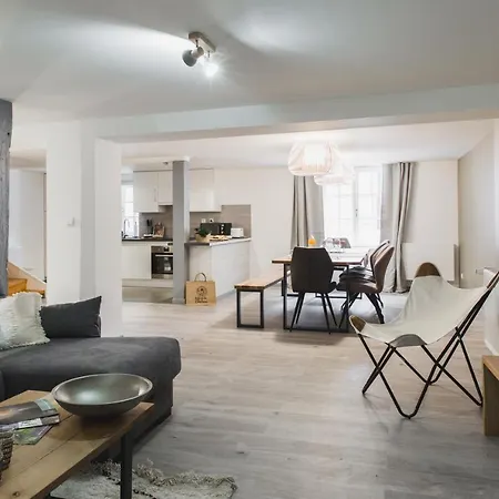 Hissla Le Schlupf & La Perle *