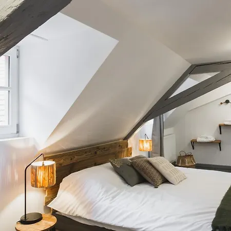 Hissla Le Schlupf & La Perle